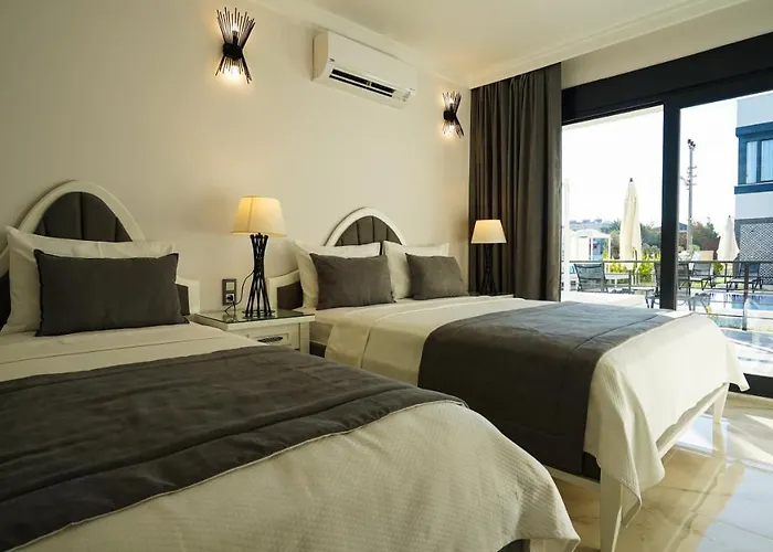 מלון Cunda Garden *