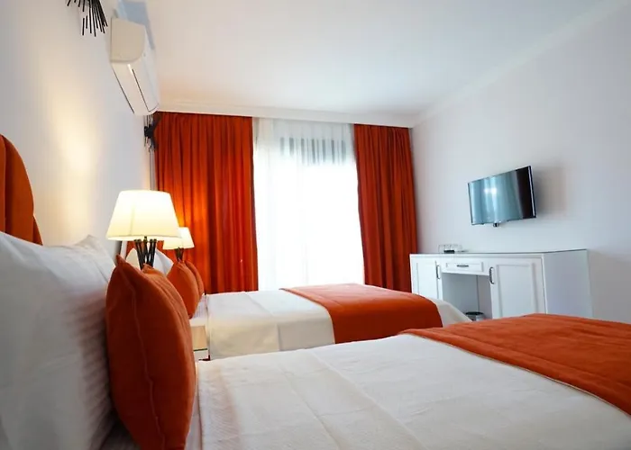 מלון Cunda Garden *